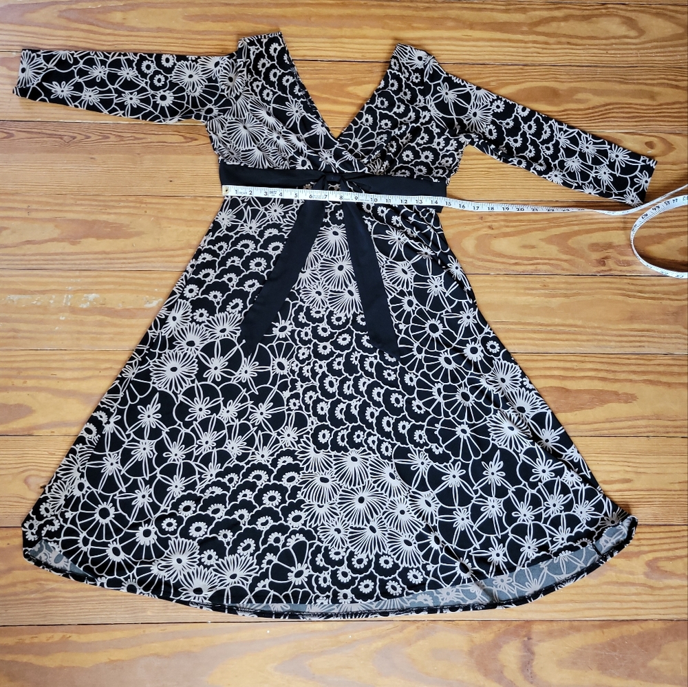 V neck/back A-Line dress gold black Large women's